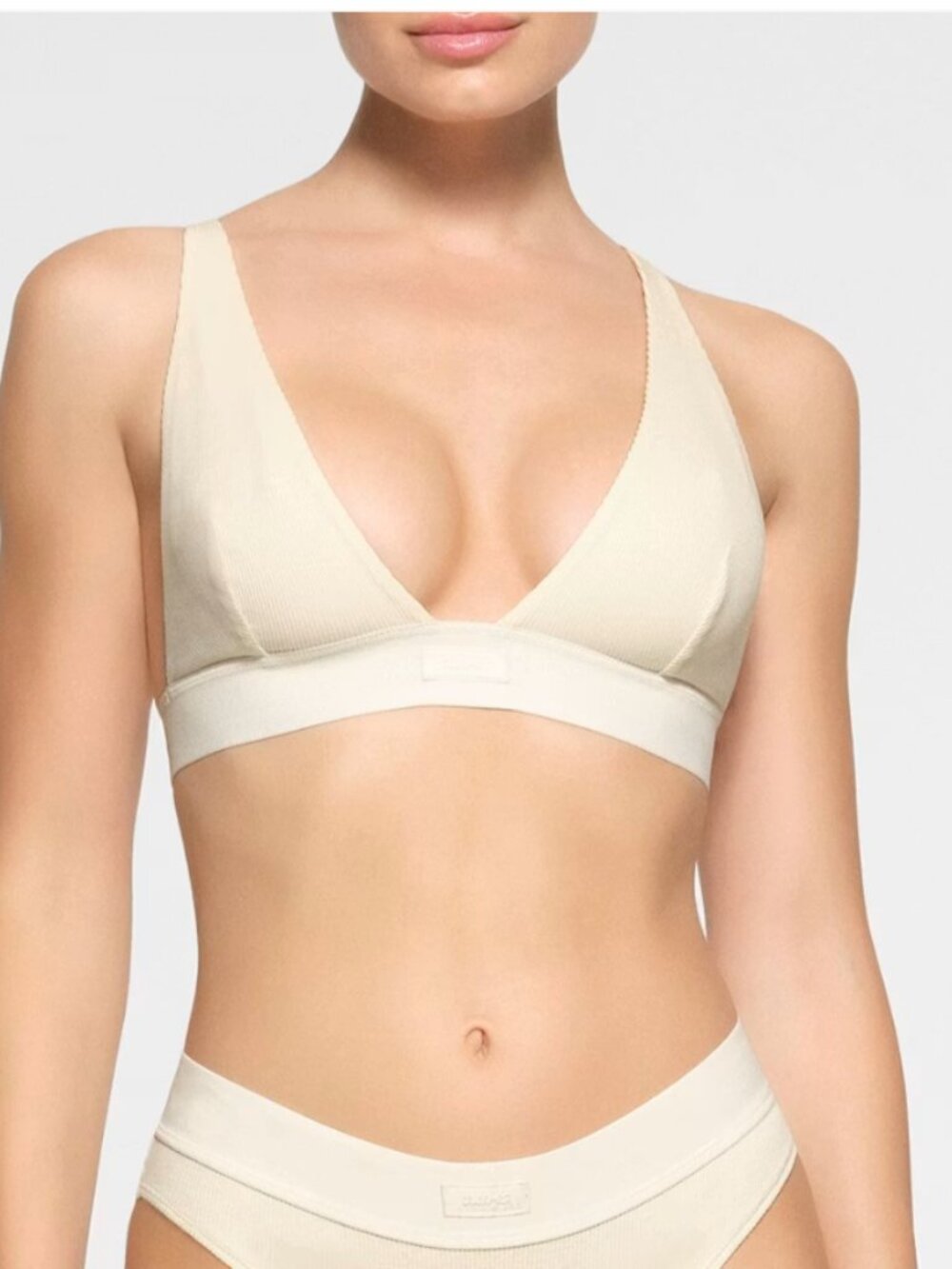 SKIMS PLUNGE BRALETTE IN BONE NWT, SIZE L
